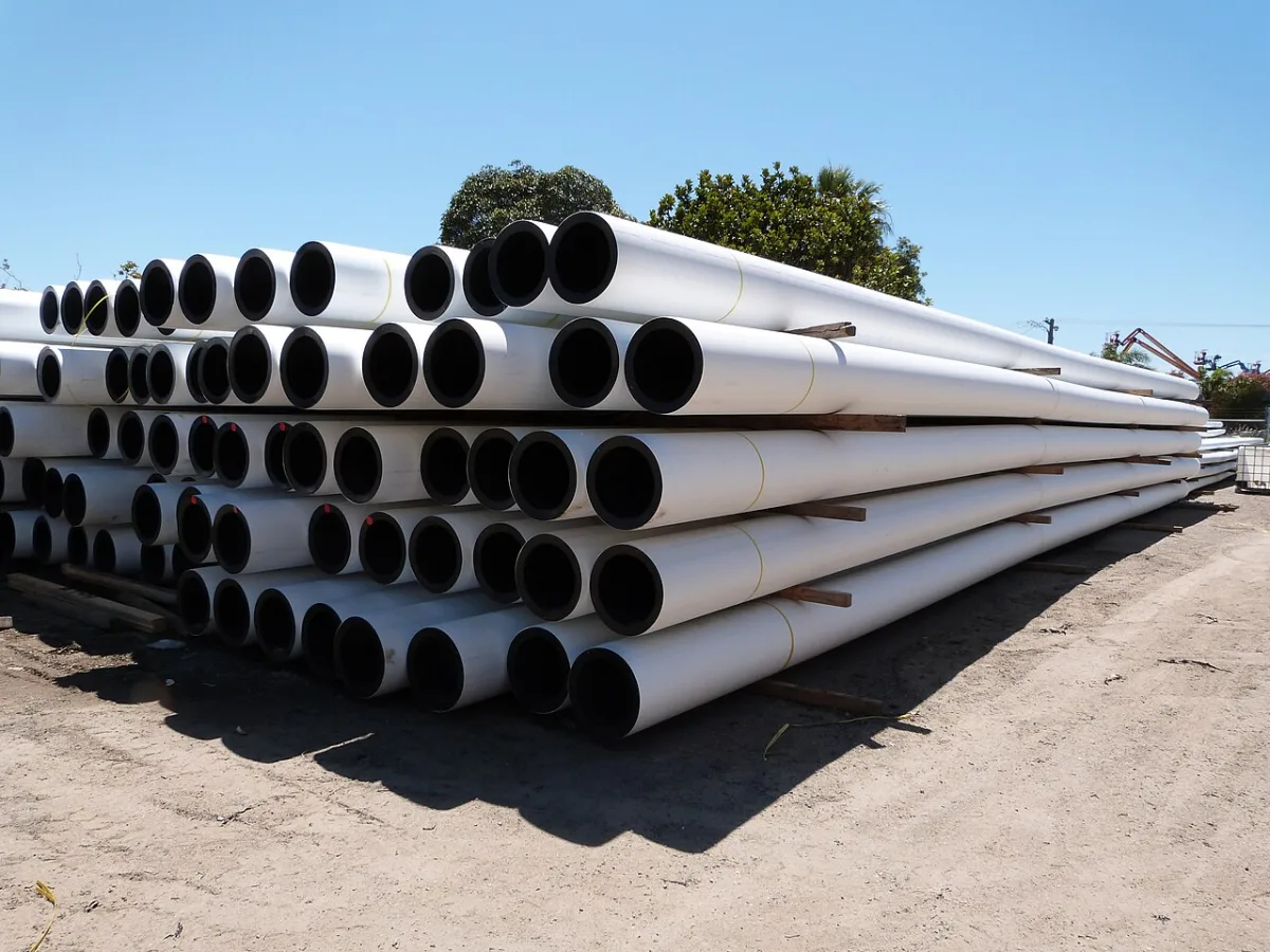 DIY construction of a polycarbonate and plastic pipe greenhouse
